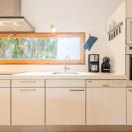 Jara Villa *